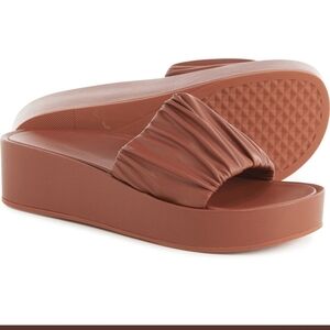 NIB Aerosoles platform sandals DADA